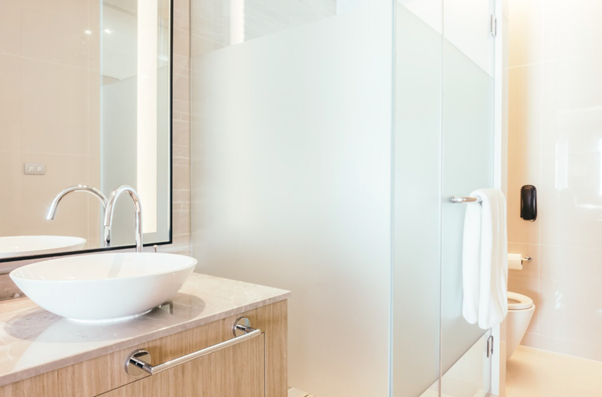 how to clean glass shower doors